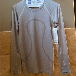 Lululemon LS swiftly